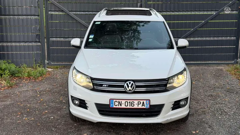 Volkswagen Tiguan - 1