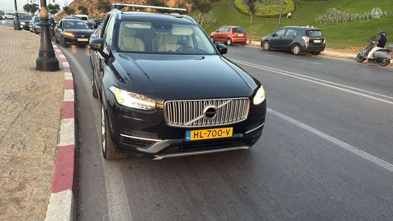 Volvo XC90 - 1