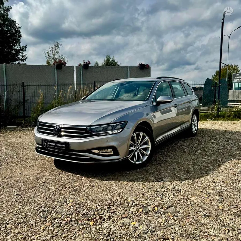 Volkswagen Passat - 1