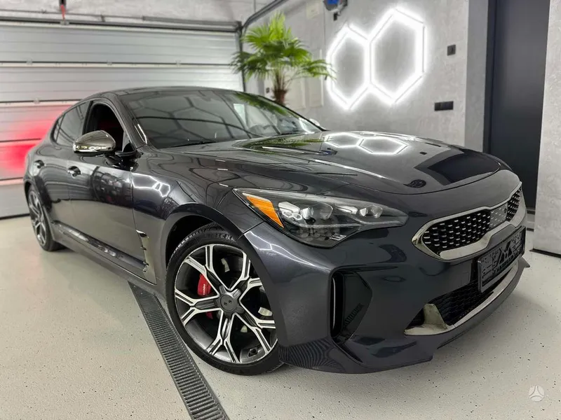 KIA Stinger - 1