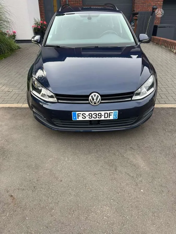 Volkswagen Golf - 1