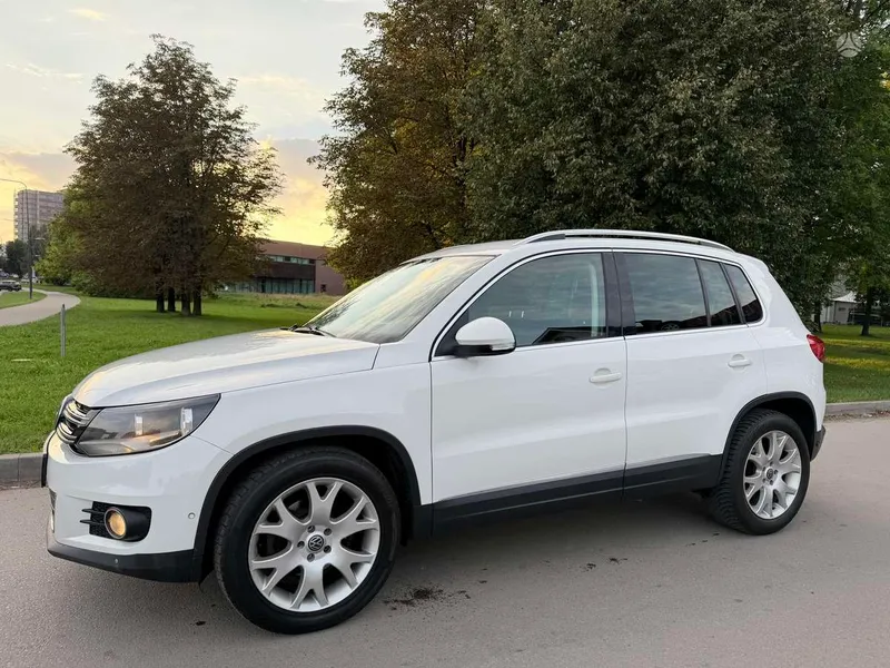 Volkswagen Tiguan - 1