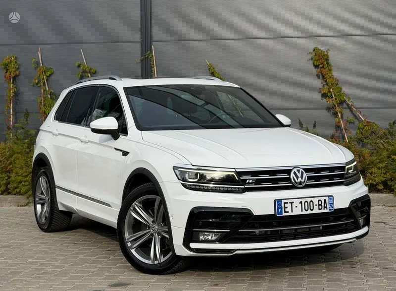 Volkswagen Tiguan - 1