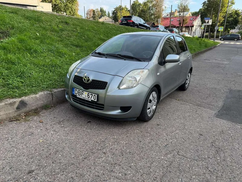 Toyota Yaris - 1