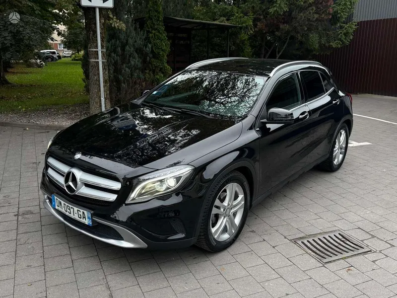 Mercedes-Benz GLA200 - 1