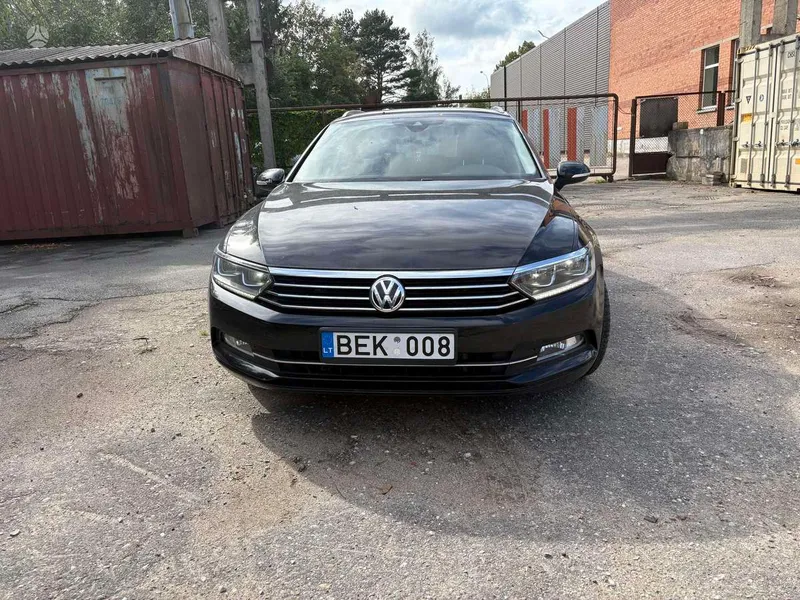 Volkswagen Passat - 1