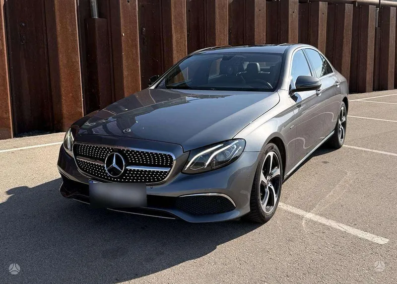 Mercedes-Benz E220 - 1