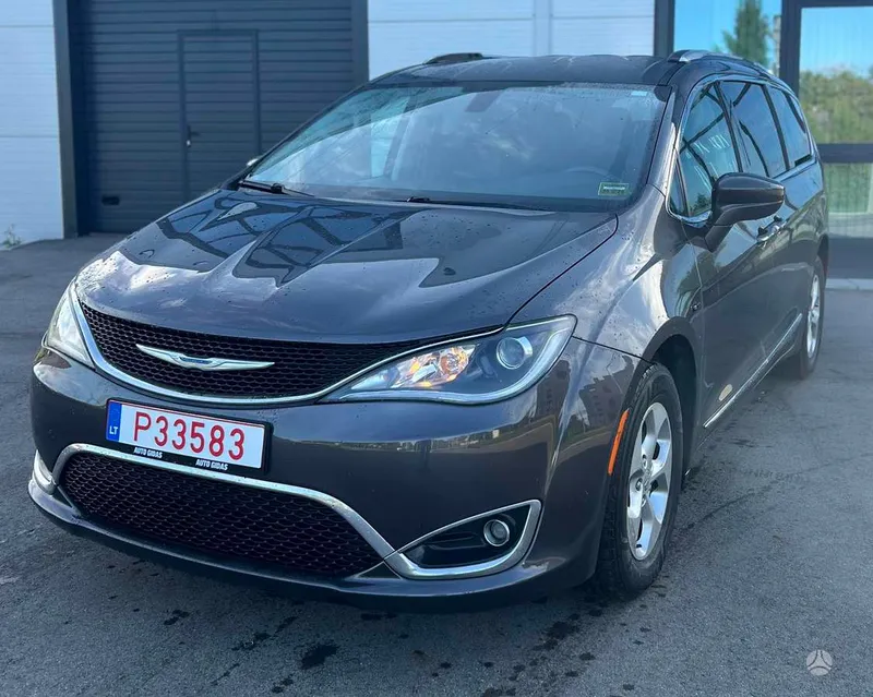 Chrysler Pacifica - 1