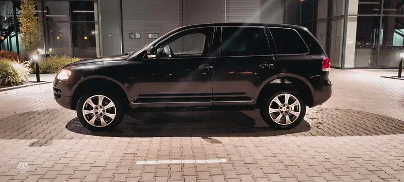 Volkswagen Touareg - 1