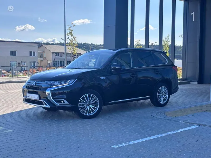 Mitsubishi Outlander - 1
