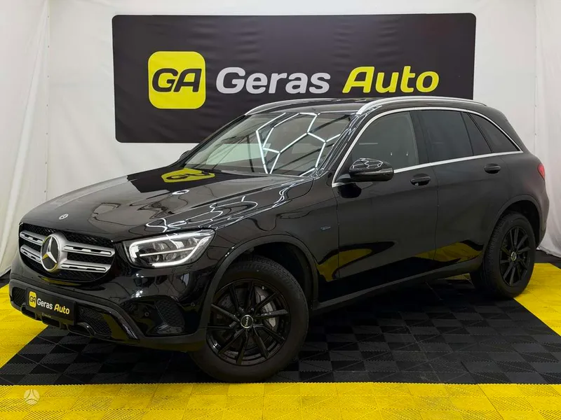Mercedes-Benz GLC300 - 1