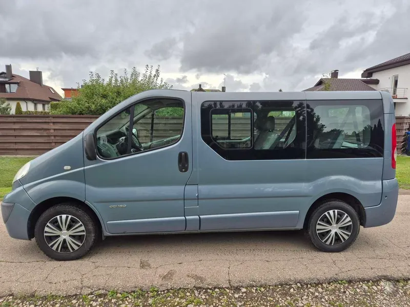Opel Vivaro - 1