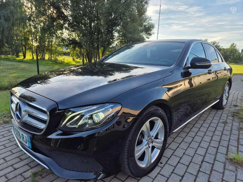 Mercedes-Benz E200 - 1