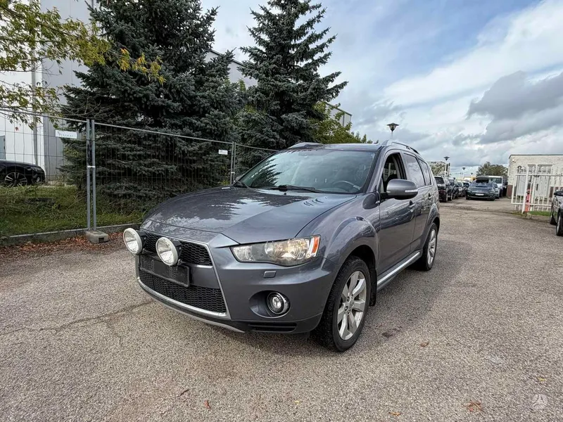 Mitsubishi Outlander - 1