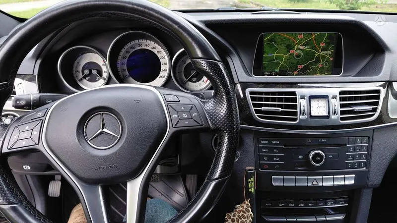 Mercedes-Benz Mercedes-Benz E220