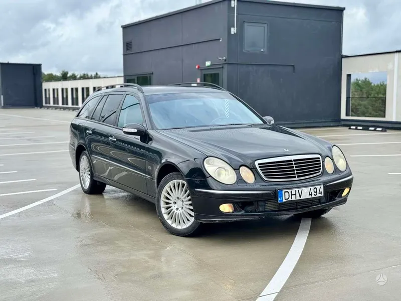 Mercedes-Benz E320 - 1