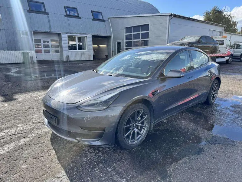 Tesla Tesla Model 3