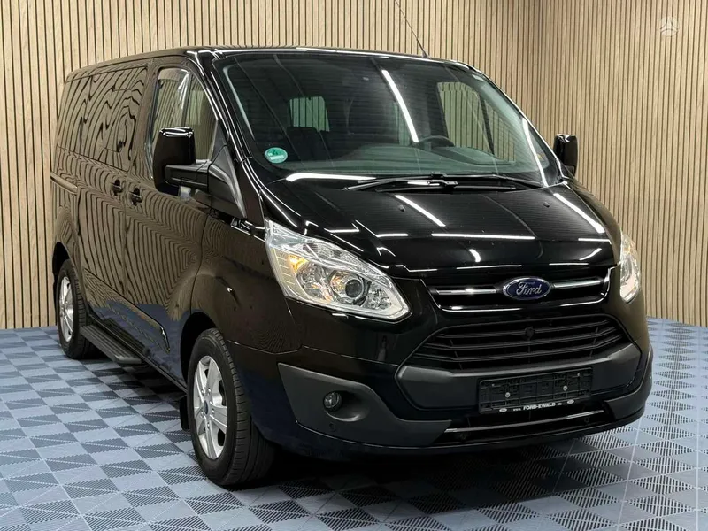 Ford Tourneo Custom - 1