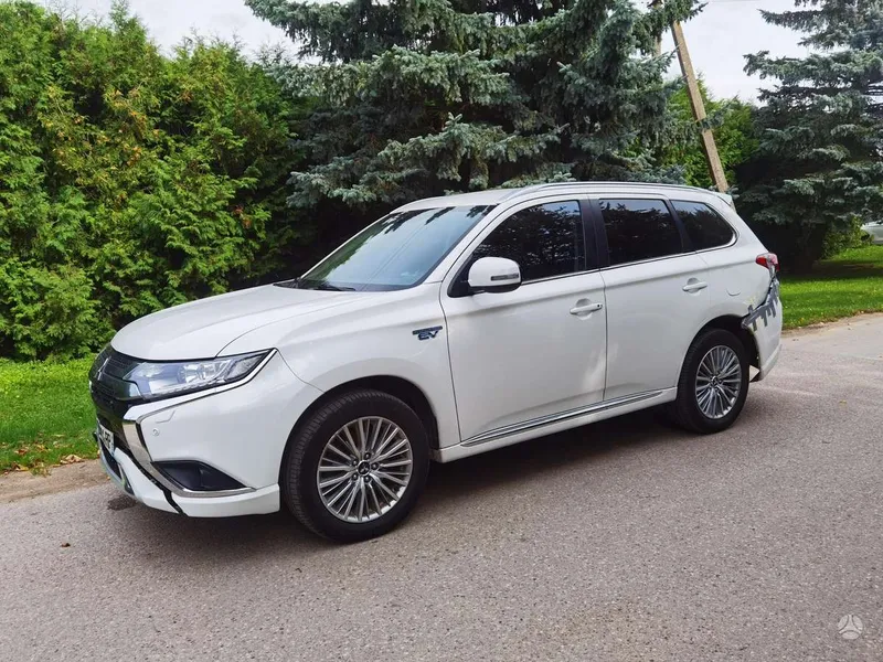 Mitsubishi Outlander - 1