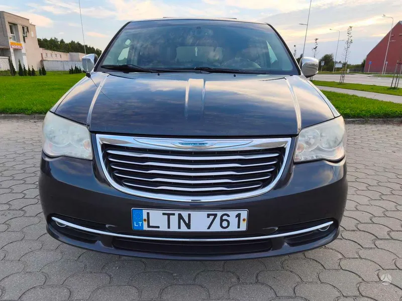 Chrysler Town & Country - 1