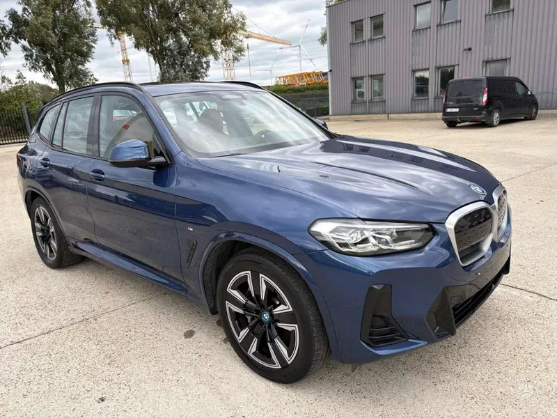 BMW iX3 - 1