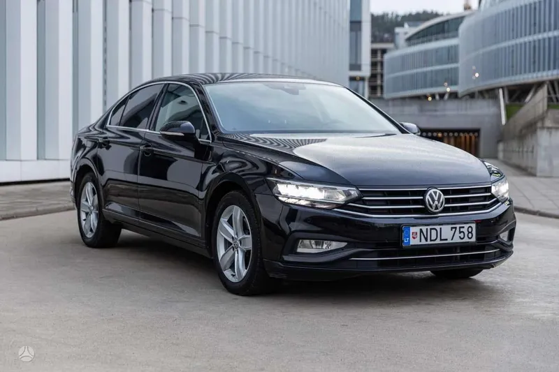 Volkswagen Passat - 1