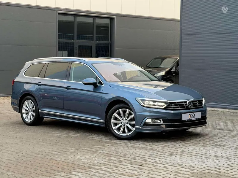 Volkswagen Passat - 1