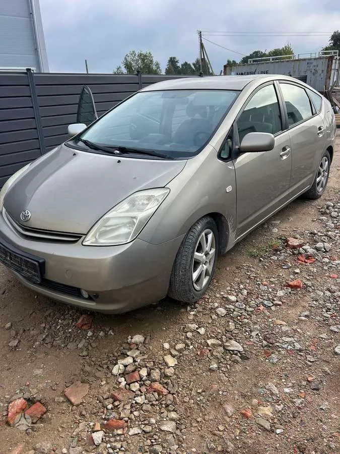 Toyota Prius - 1