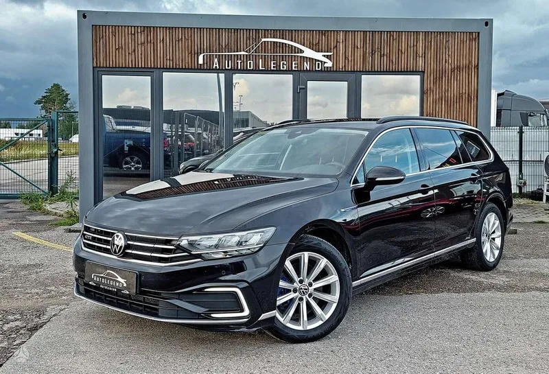 Volkswagen Passat - 1