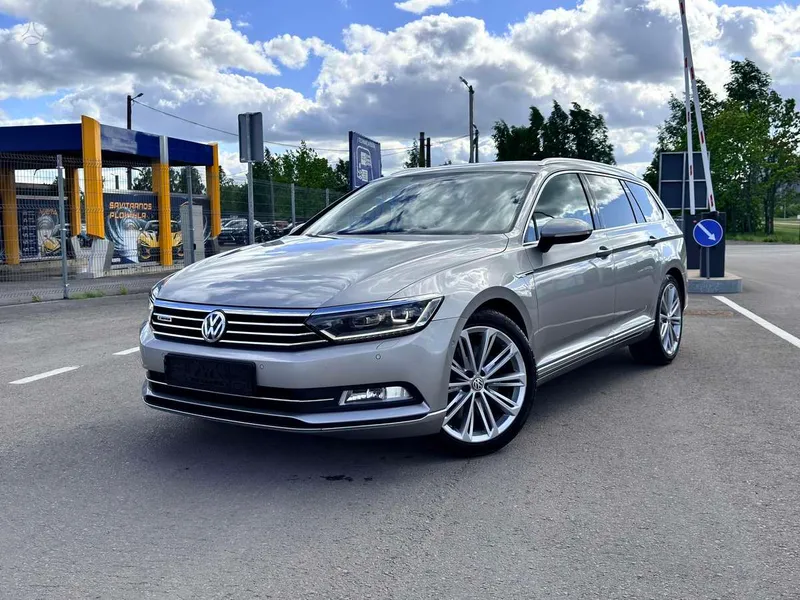 Volkswagen Passat - 1