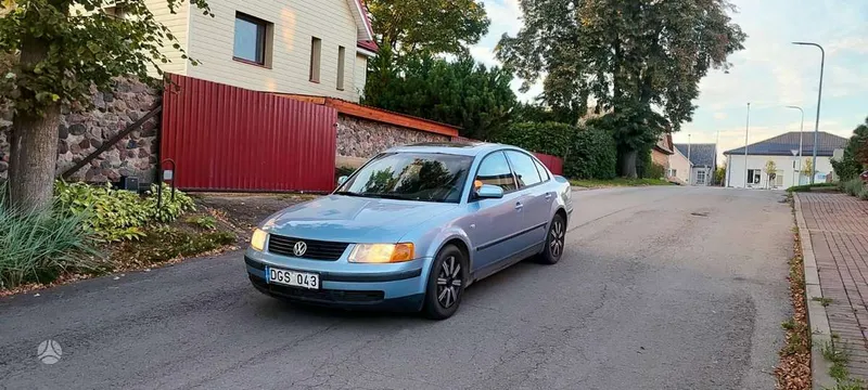Volkswagen Passat - 1