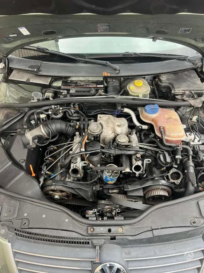 Volkswagen Passat - 1