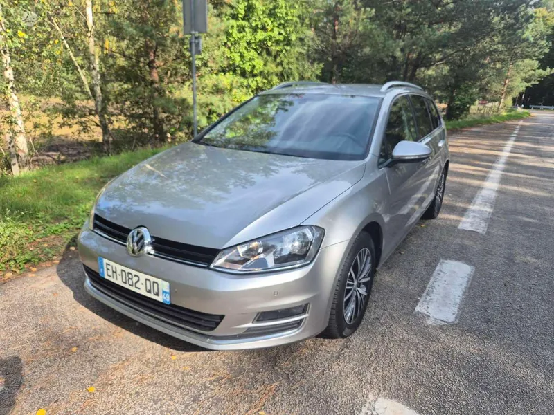 Volkswagen Golf - 1
