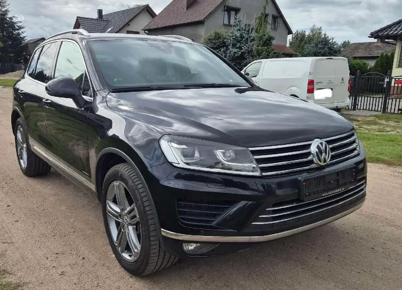 Volkswagen Touareg - 1