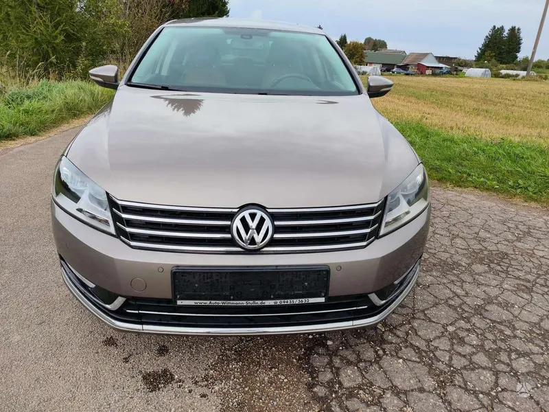 Volkswagen Passat - 1
