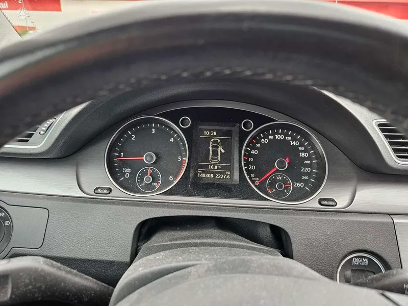 Volkswagen Passat - 1