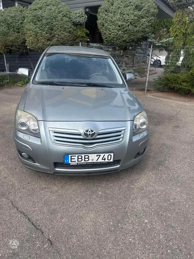 Toyota Avensis - 1