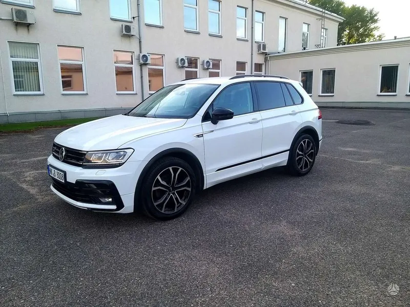 Volkswagen Tiguan - 1