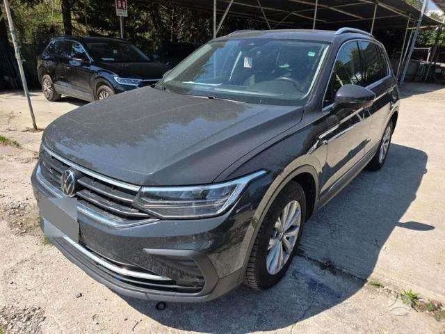 Volkswagen Tiguan - 1