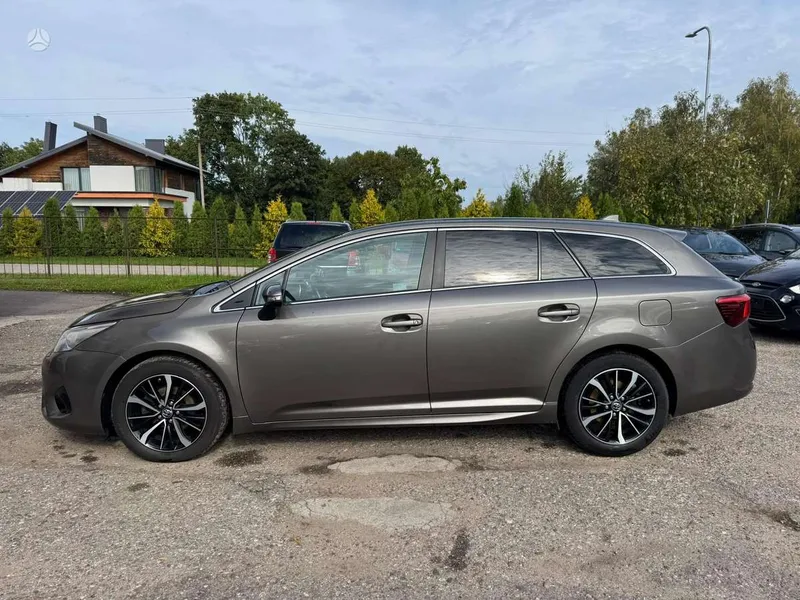 Toyota Avensis - 1