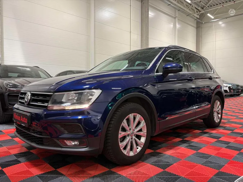 Volkswagen Tiguan - 1