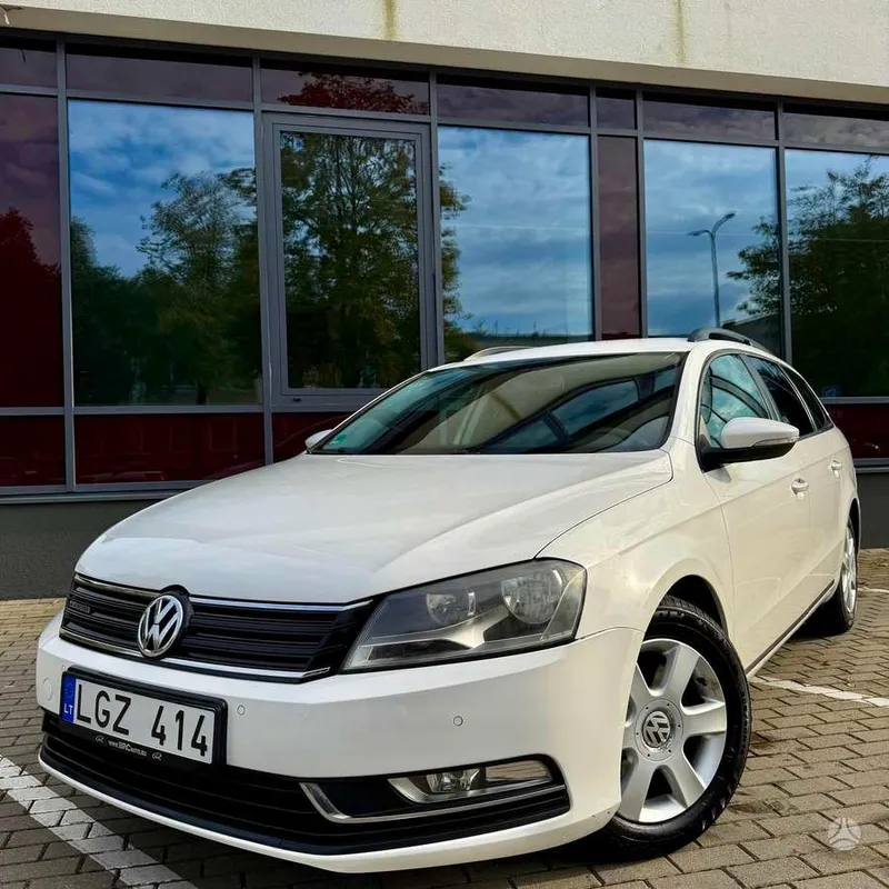 Volkswagen Passat - 1
