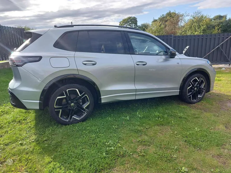 Volkswagen Tiguan - 1
