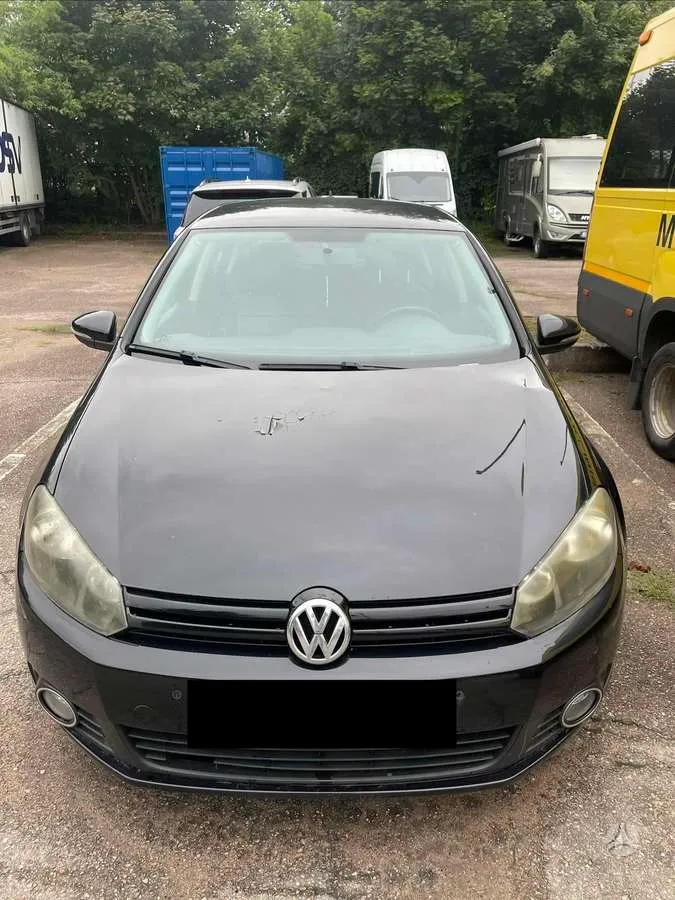 Volkswagen Golf - 1