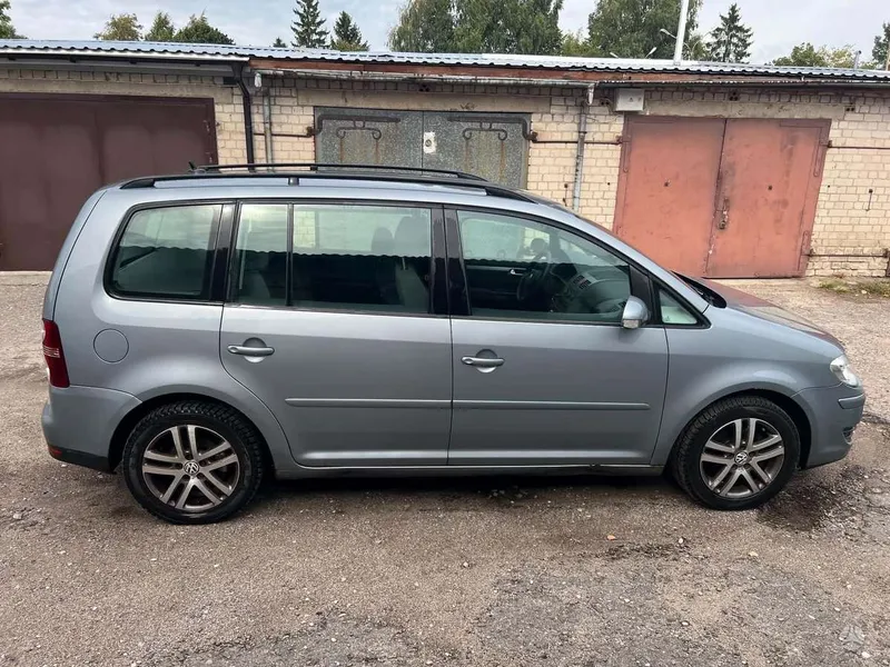 Volkswagen Touran - 1