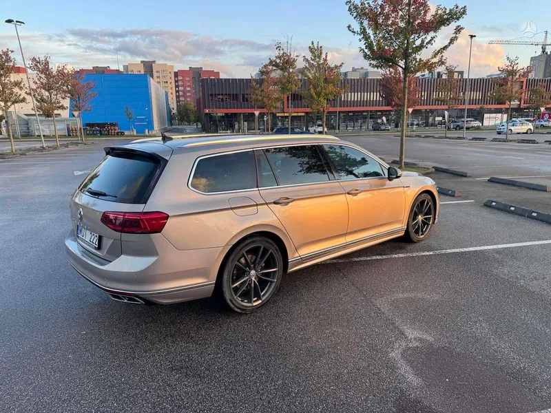 Volkswagen Passat - 1