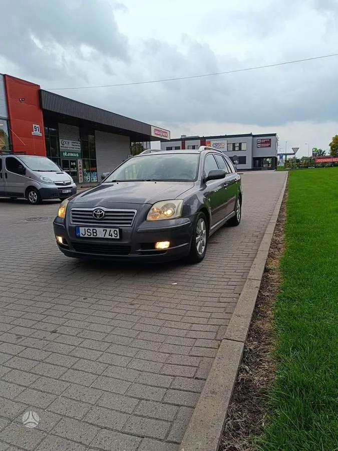 Toyota Avensis - 1