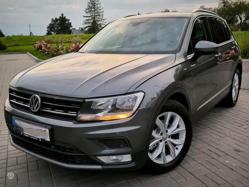 Volkswagen Tiguan - 1