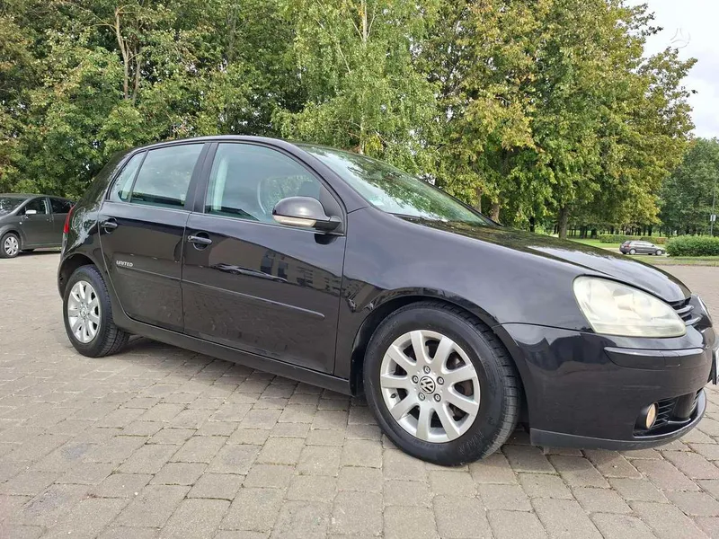 Volkswagen Golf - 1