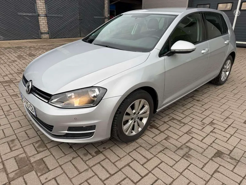 Volkswagen Golf - 1